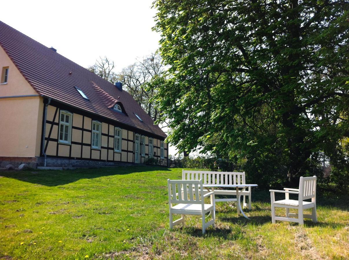 Altes Pastorat Schwichtenberg Borrentin Luaran gambar