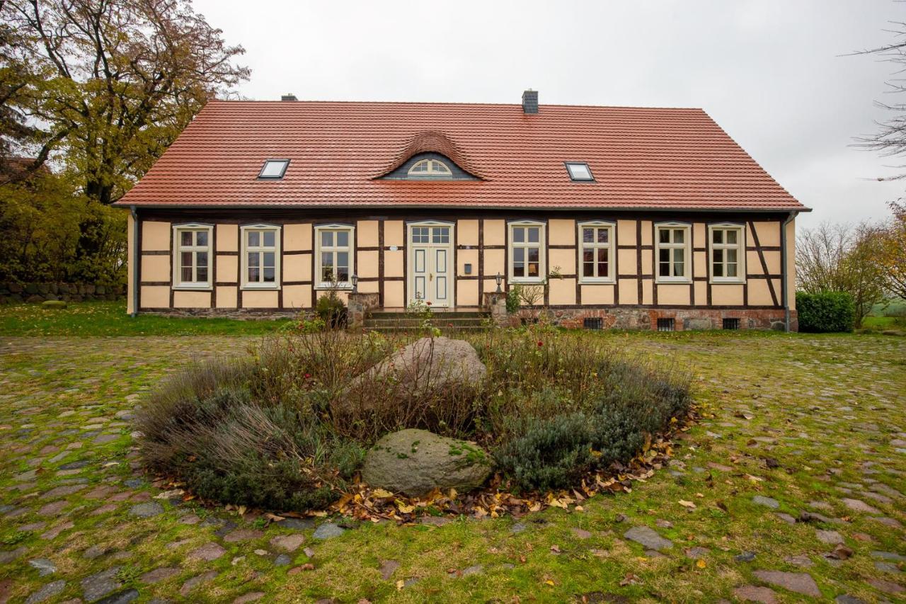 Altes Pastorat Schwichtenberg Borrentin Luaran gambar